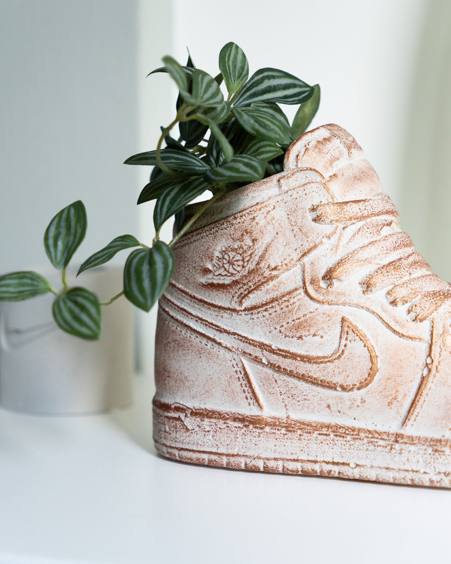 Jordan 1 Planter (Rose gold/white)